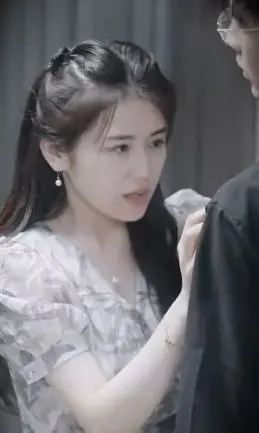 《蚀骨深情祭流年》：爱恨交织下的绝望之花，谁能逃脱命运的枷锁？